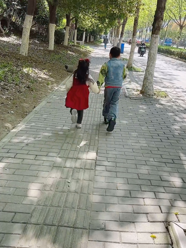 教程分享“牵手跑的快有挂怎么看的出来”(确实能开挂)-第3张图片