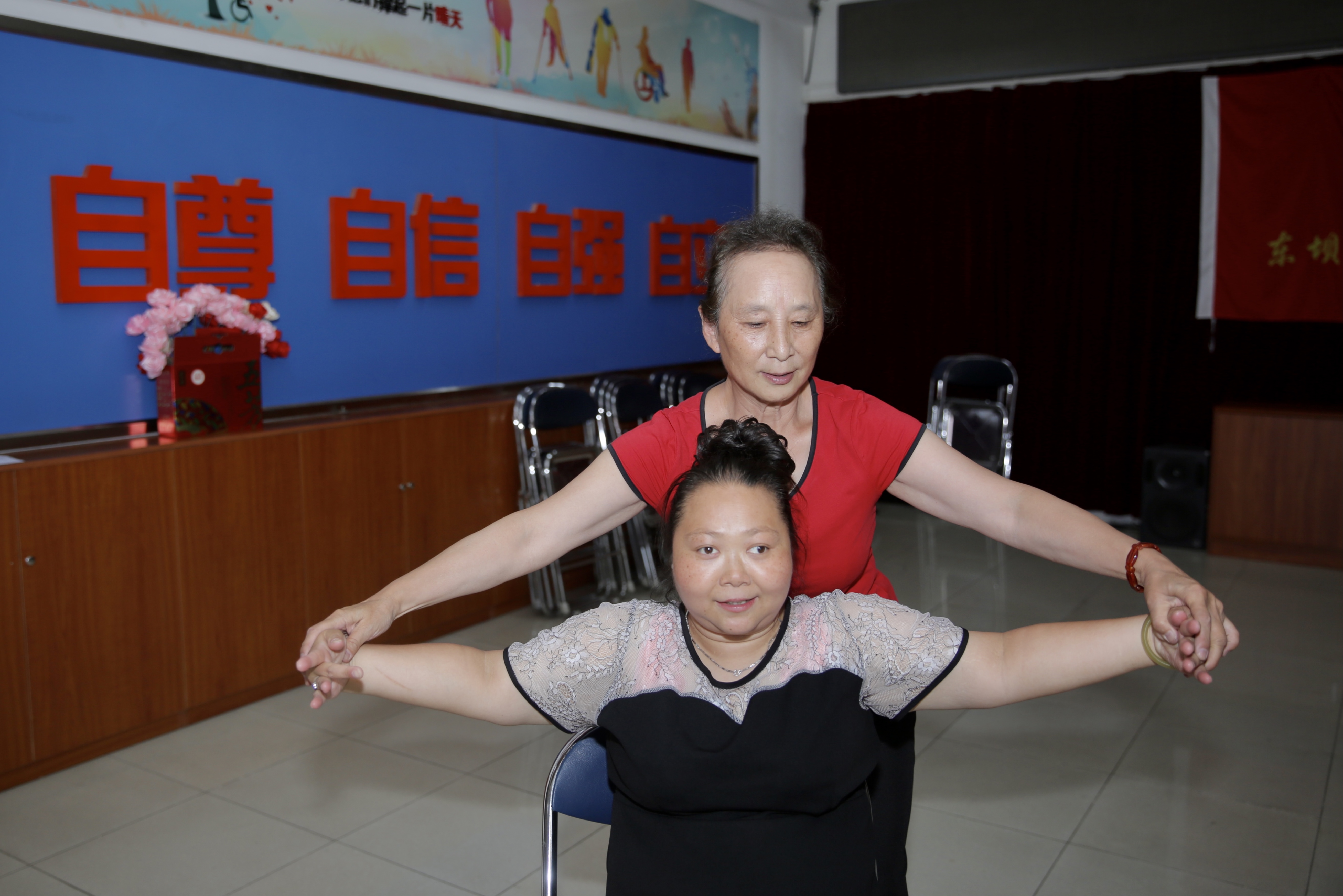 我来教教大家“人生最重要的不是握一手好牌”实际有挂-第2张图片